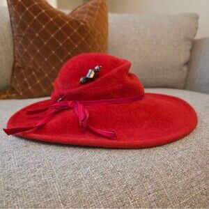 Red Felt cloche hat Ribbon Pin Detail Derby Ripple Made In USA
